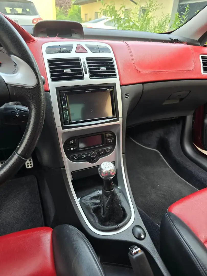 Peugeot 307 307 CC 2,0 16V Червоний - 2