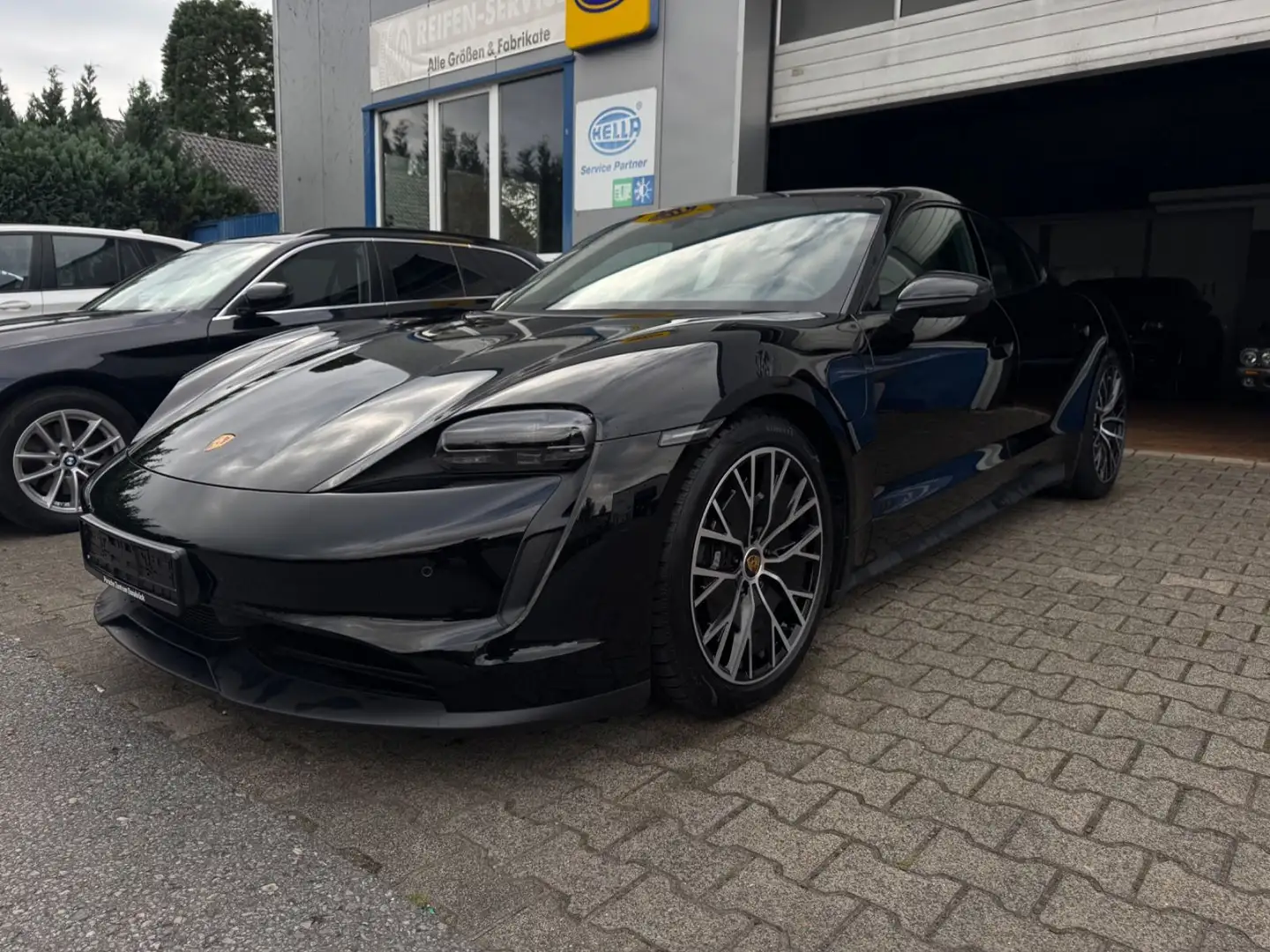 Porsche Taycan *PERFORMACEBATTERIE PLUS*PANORANA*20Z Noir - 1