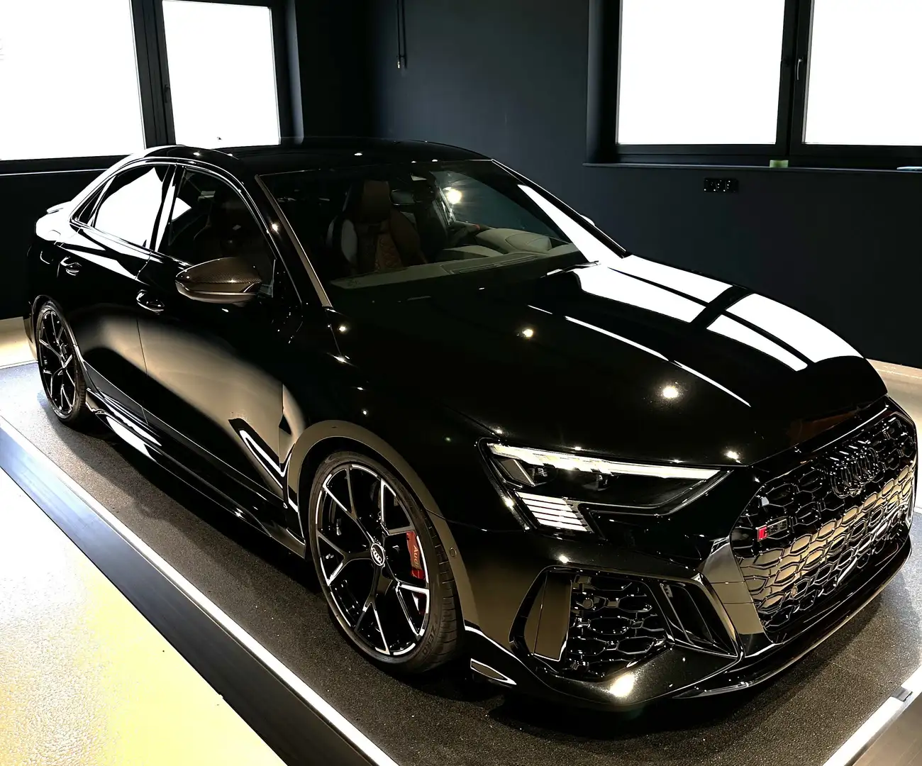 Audi RS3 Limousine 2.5 TFSI quattro S tronic Schwarz - 2