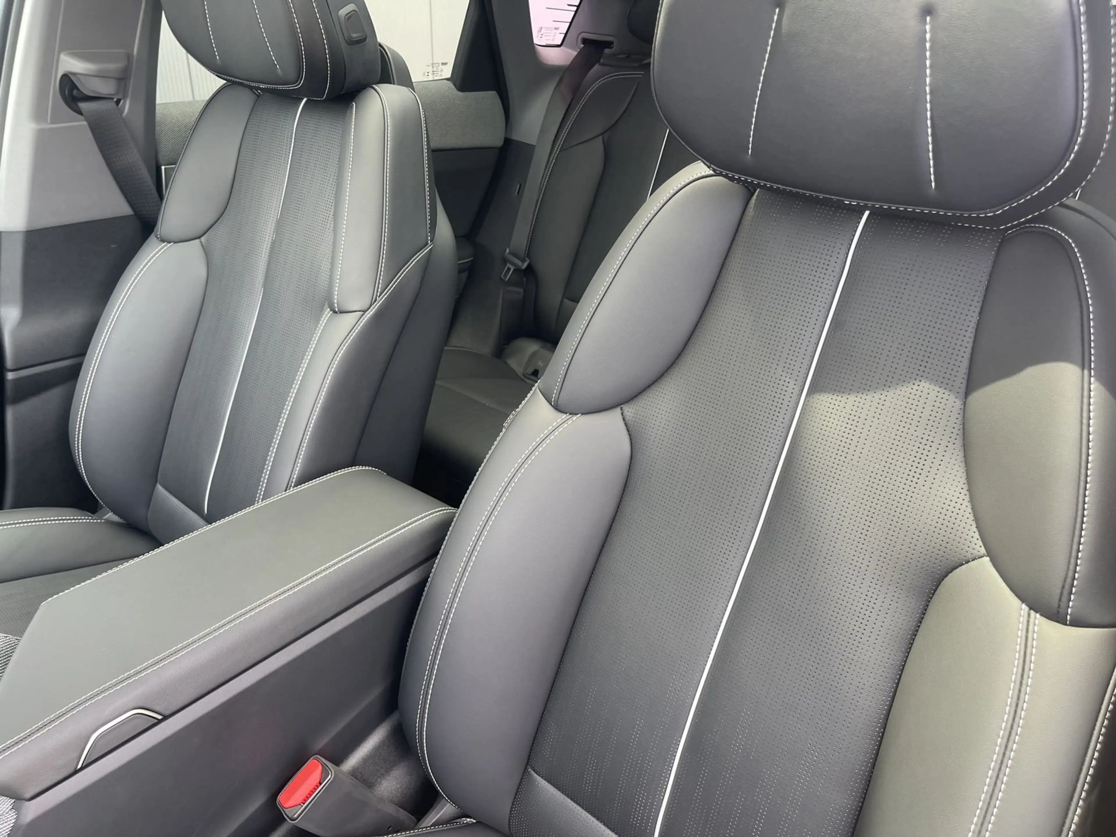 Cadillac Optiq Premium Sport 500e AWD — photo 11