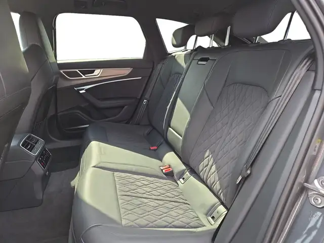 Audi RS6 view 10