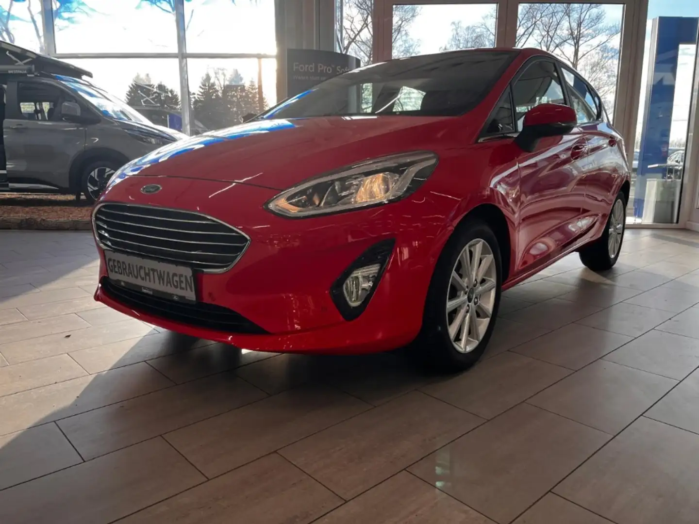 Ford Fiesta Titanium+PDC+RFK+USB+Tempomat+Klima+LMF+ Rouge - 2