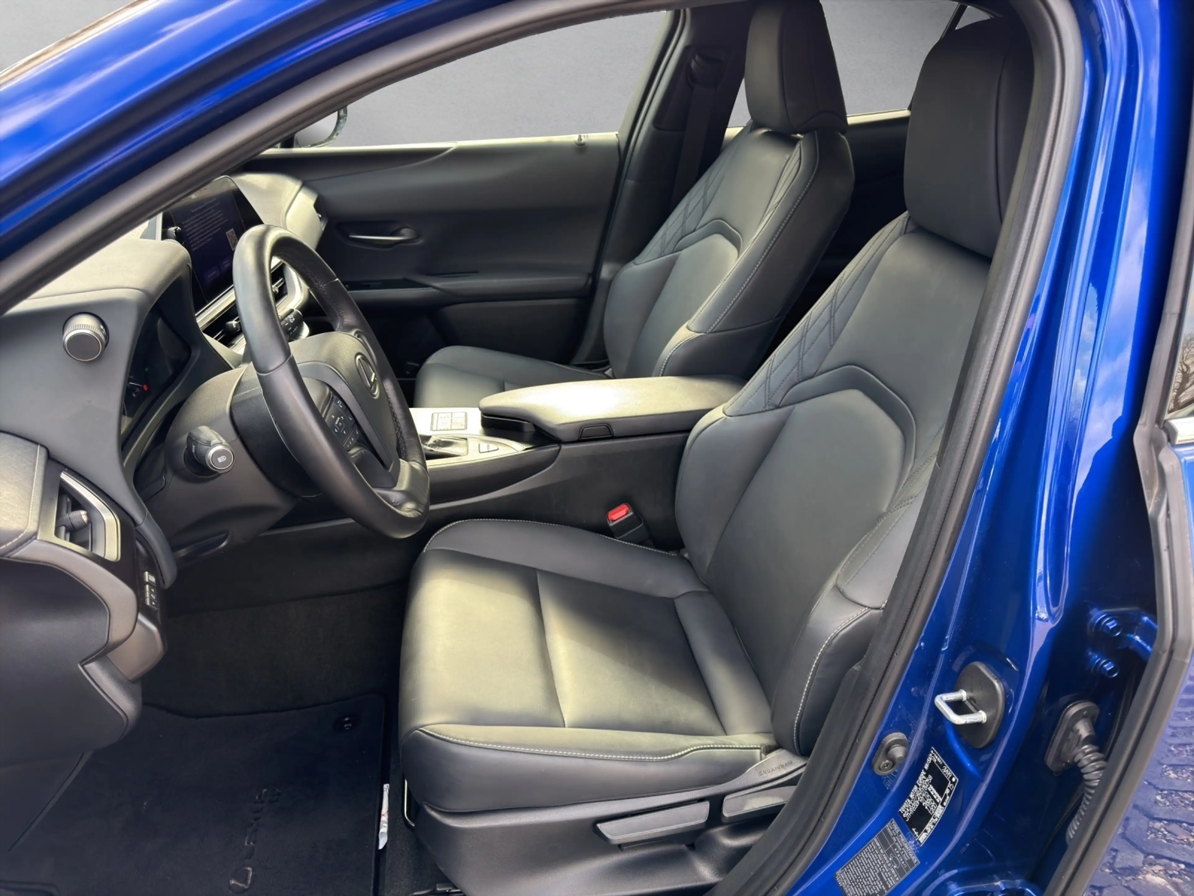 Lexus UX 250h 250h F Sport Design NAVI+KAMERA+ACC+LED+18" — photo 9