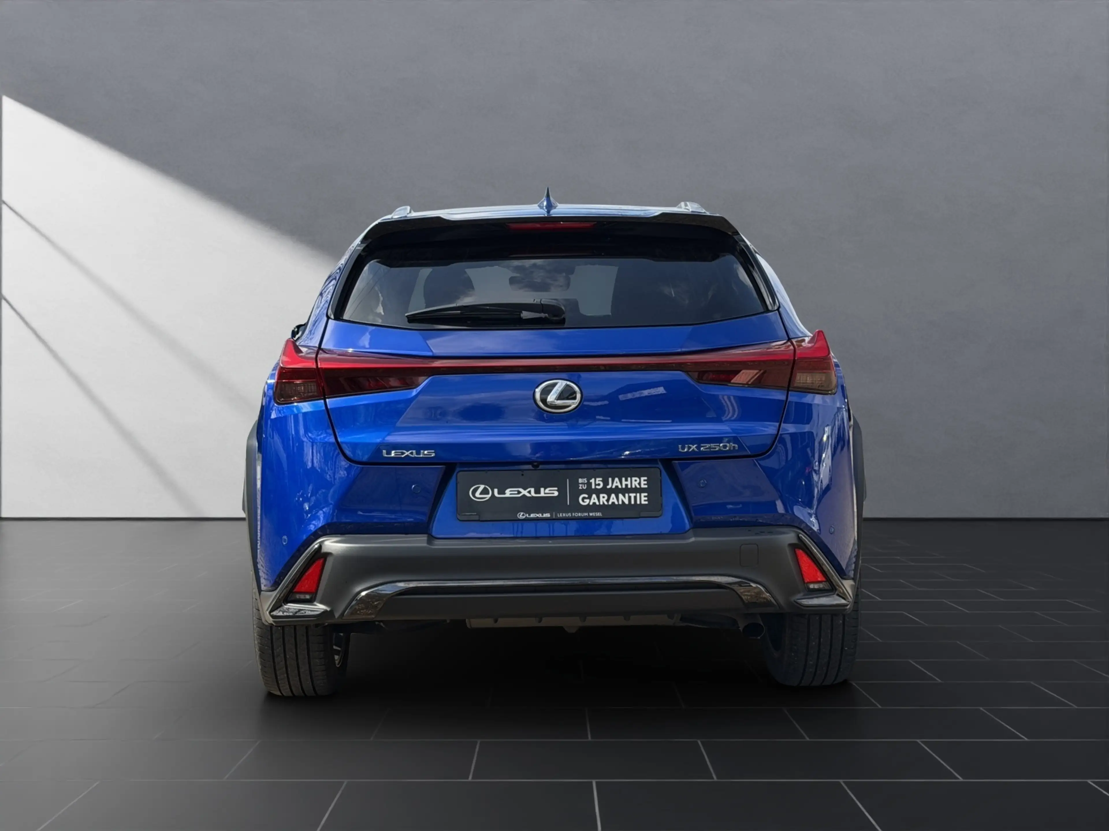 Lexus UX 250h 250h F Sport Design NAVI+KAMERA+ACC+LED+18" — photo 4