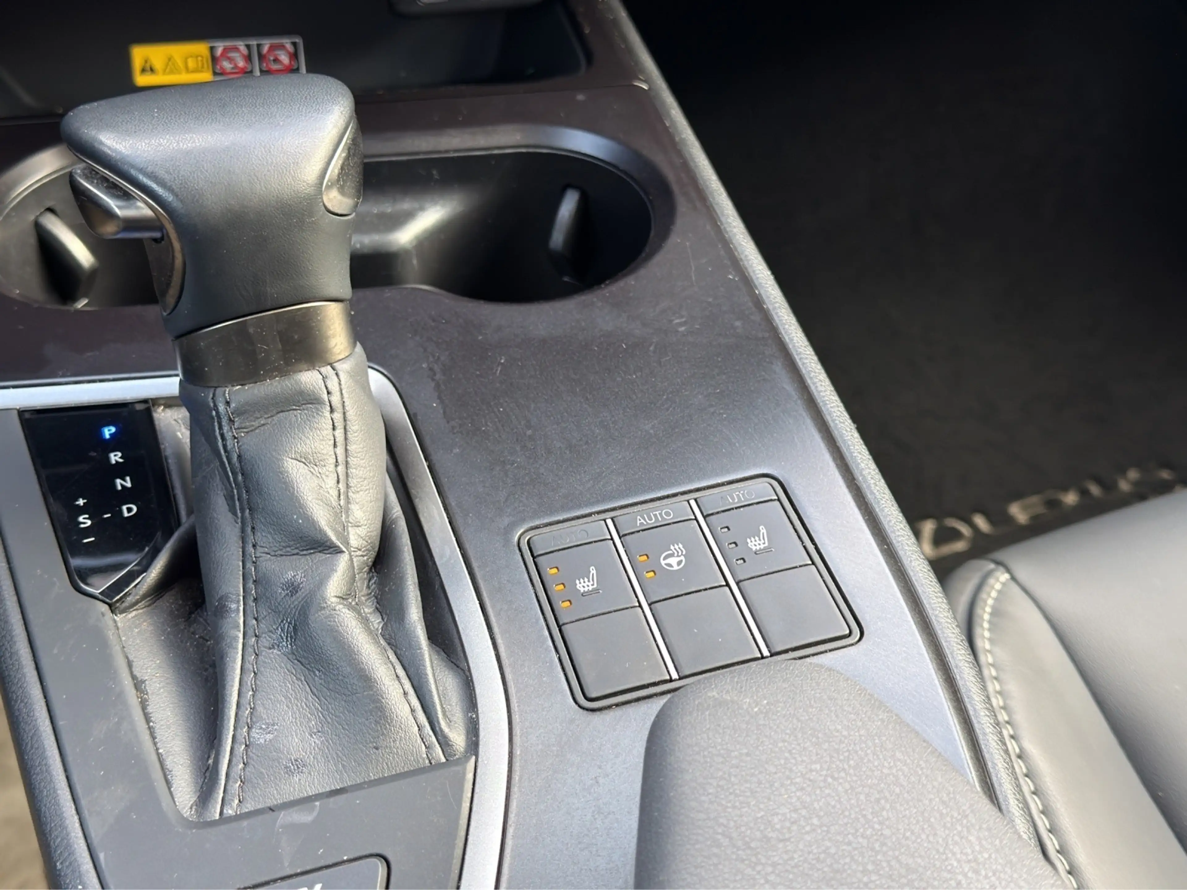 Lexus UX 250h 250h F Sport Design NAVI+KAMERA+ACC+LED+18" — photo 15