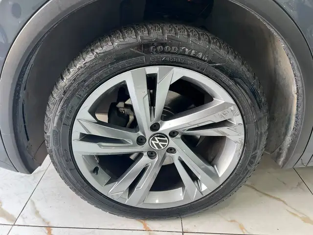 Volkswagen Tiguan view 8