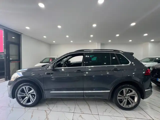 Volkswagen Tiguan view 3