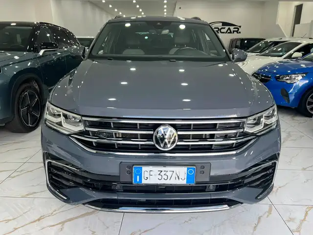 Volkswagen Tiguan view 2
