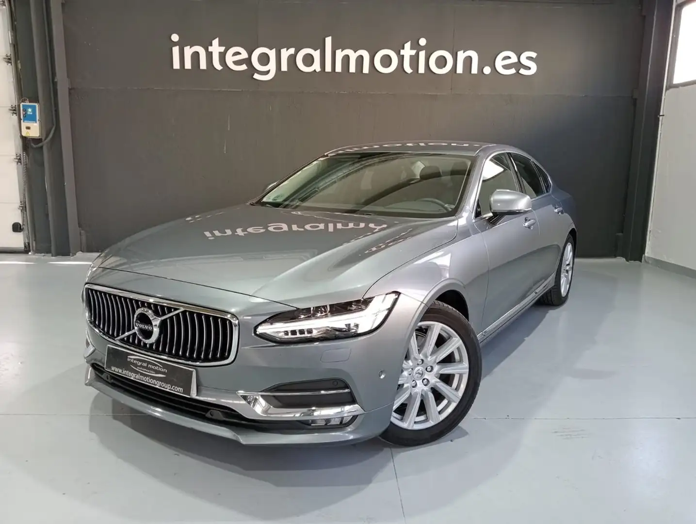 Volvo S90 D4 Inscription Aut. 190 Gris - 1