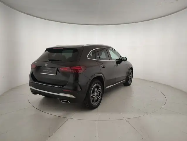 Mercedes-Benz Gla Class view 4