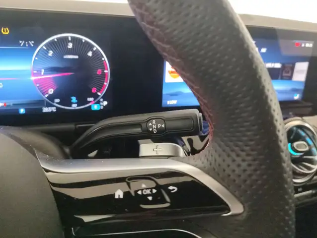 Mercedes-Benz Gla Class view 9