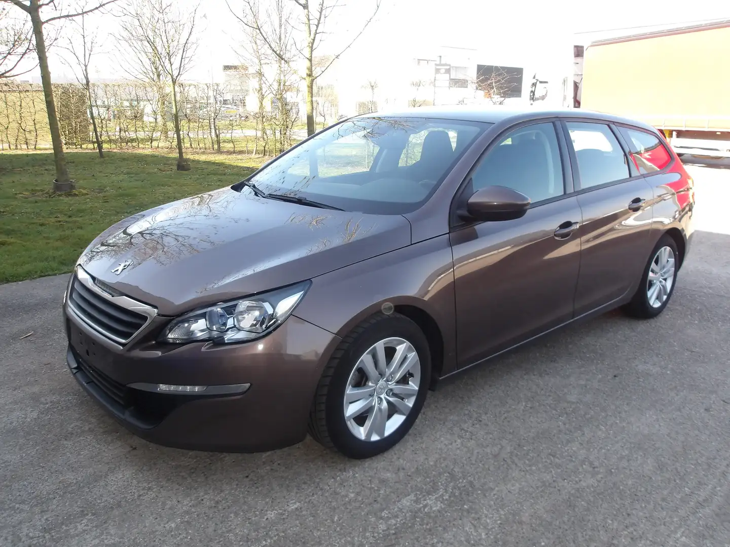 Peugeot 308 (Stock ID 931) Brun - 1
