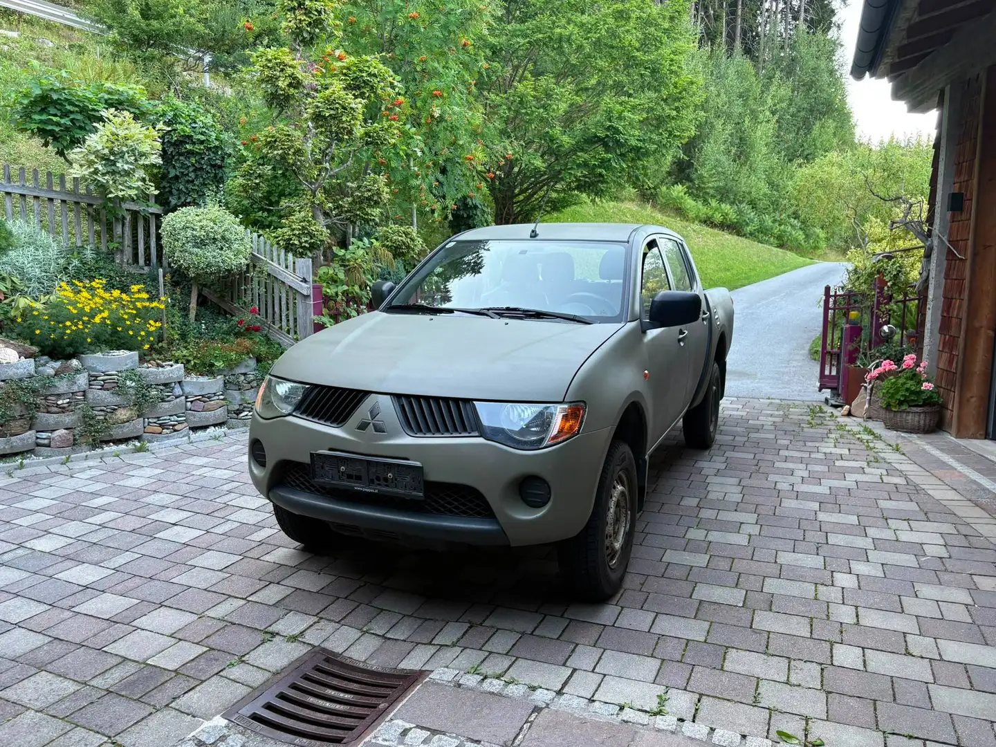 Mitsubishi L200 Grün - 1
