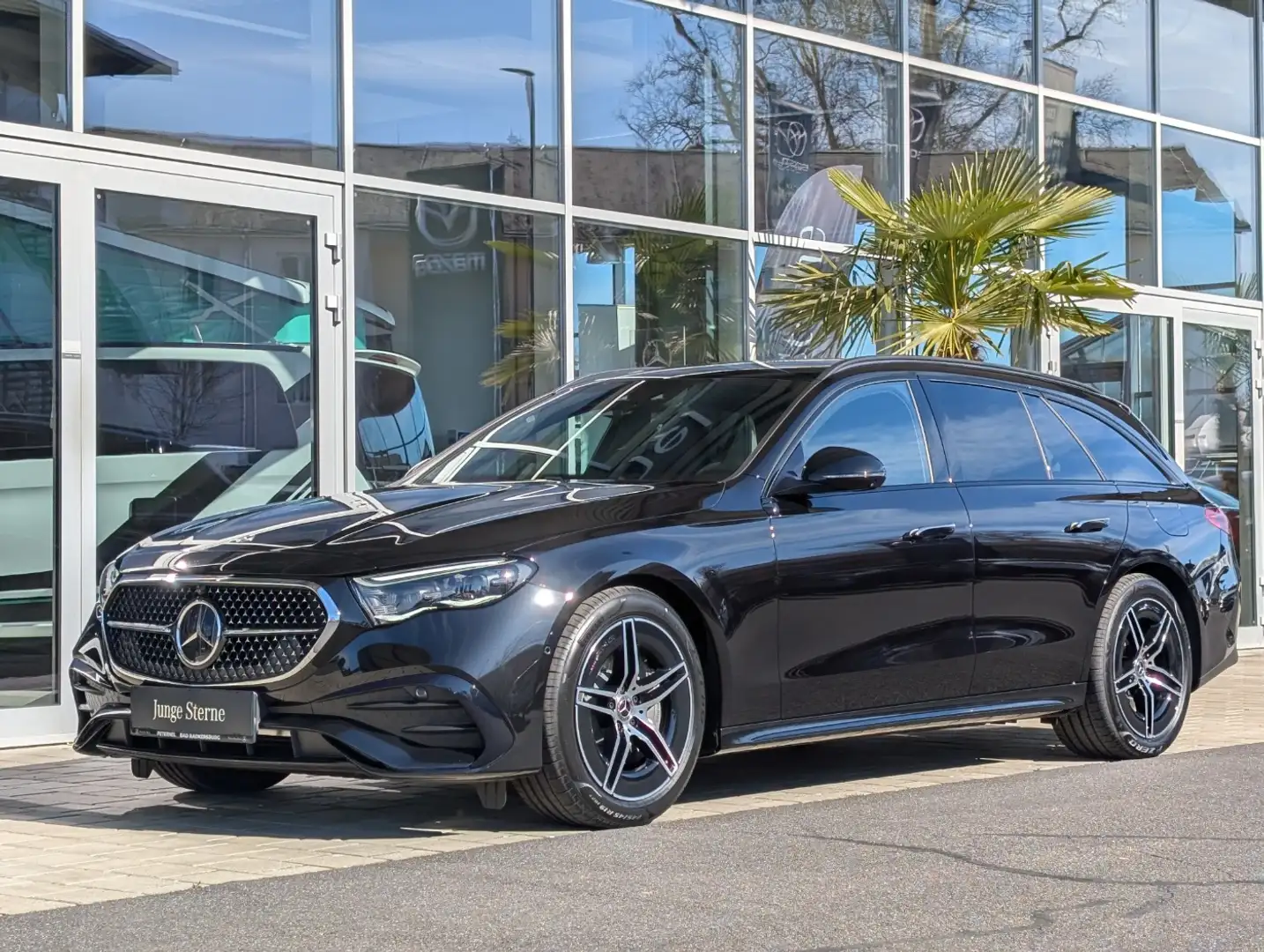 Mercedes-Benz E 300 de 4MATIC mit EQ Hybrid Technologie T-Modell Öster Schwarz - 2