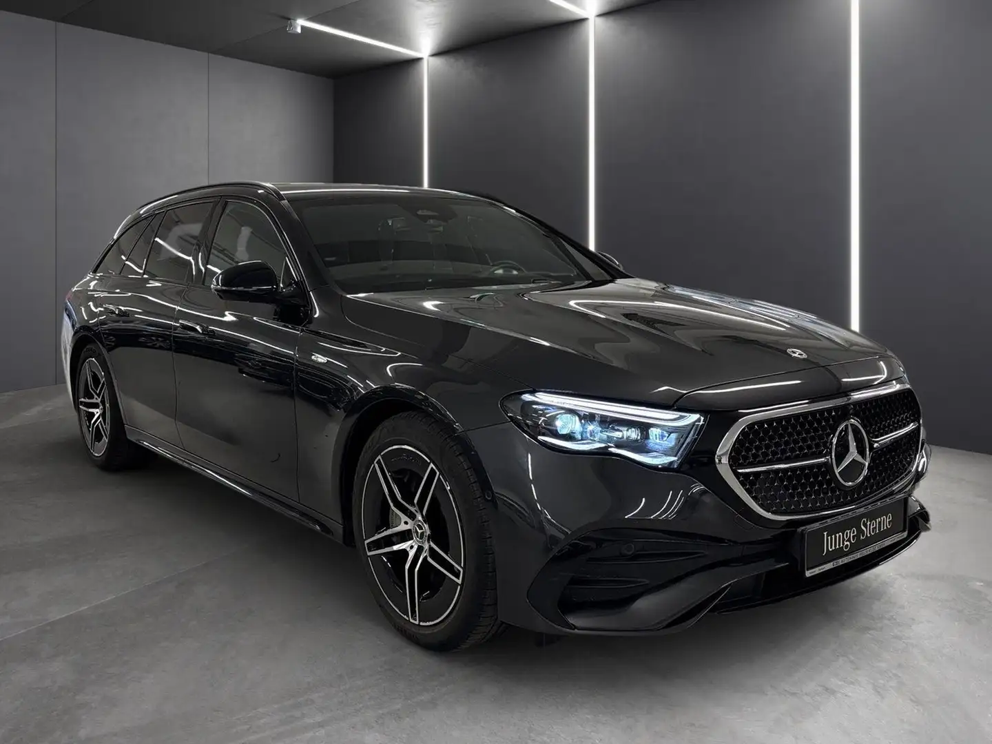 Mercedes-Benz E 300 T e AMG Prem*AHK*Distro*HeadUp*360*Burmest Grau - 2