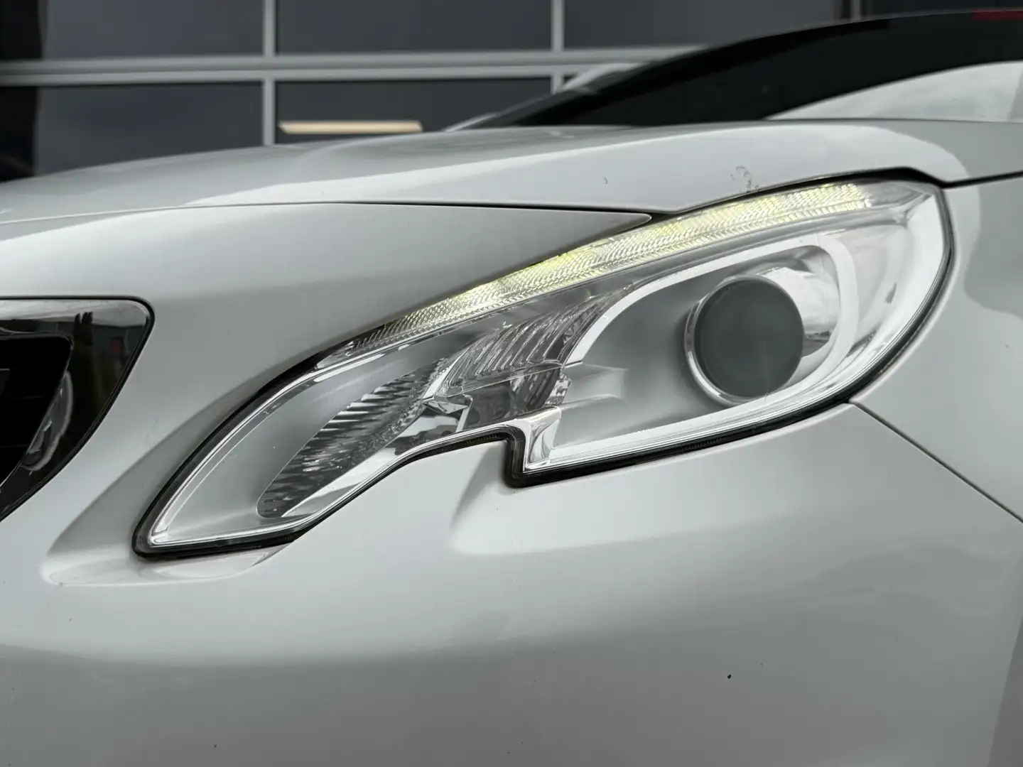 Peugeot 2008 1.2 PureTech Blue Lion - Navigatie - Cruise Contro Blanc - 2