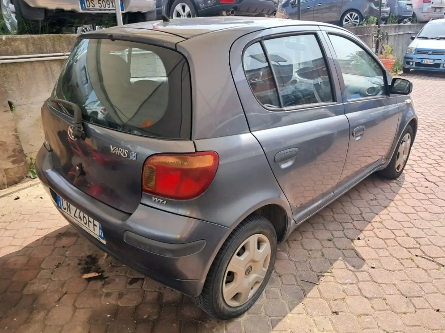 Toyota Yaris 1.0 5 porte Grigio - 2