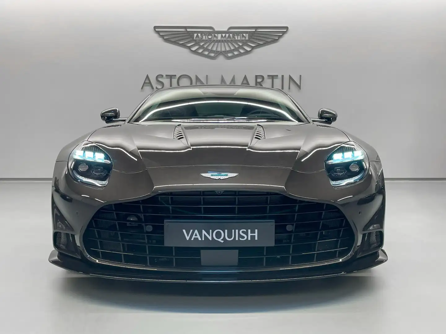 Aston Martin Vanquish NEW 2025 MODEL | Aston Martin Brussels Grijs - 2