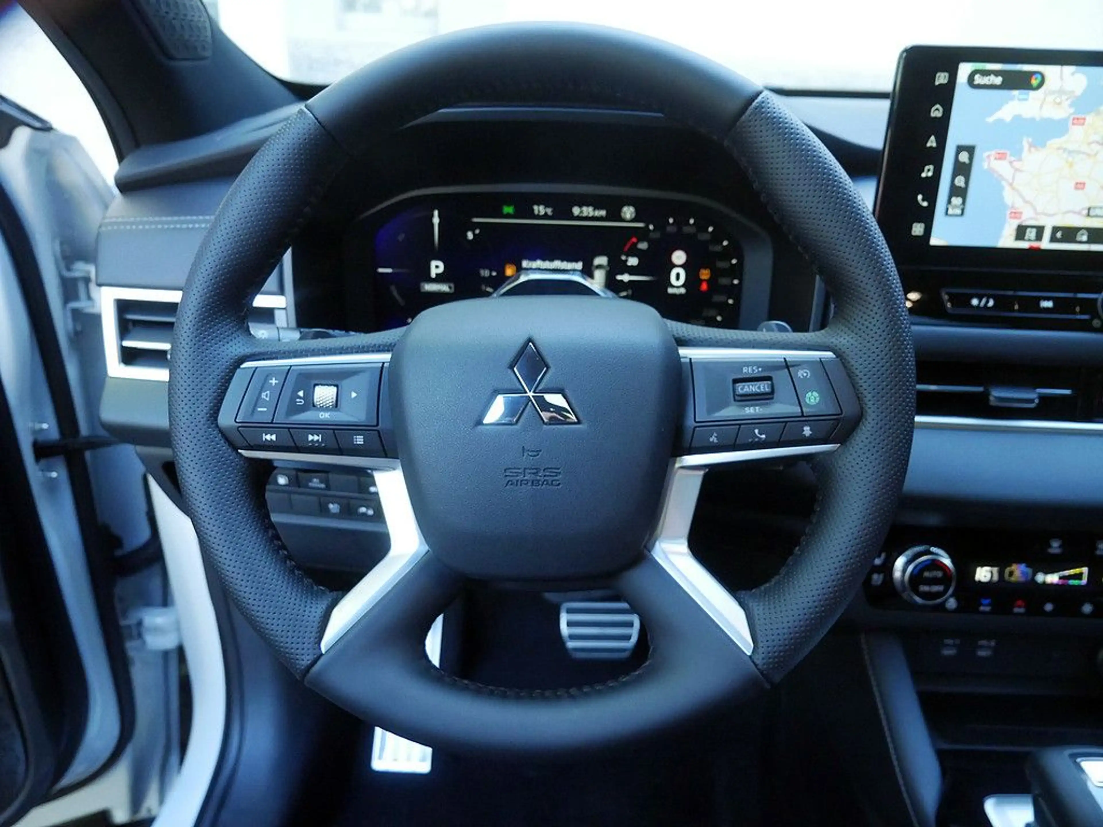 Mitsubishi Outlander 2.4l PHEV Diamant TOP LED PANO 360° — photo 11