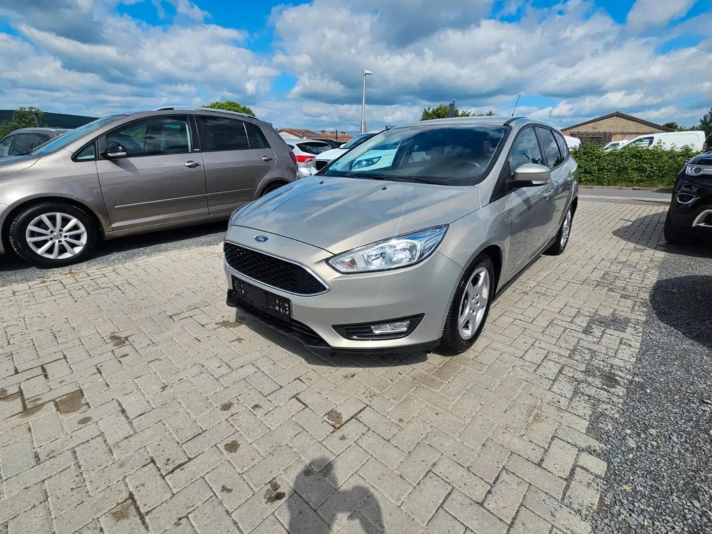 Ford Focus Turnier Business Grau - 1