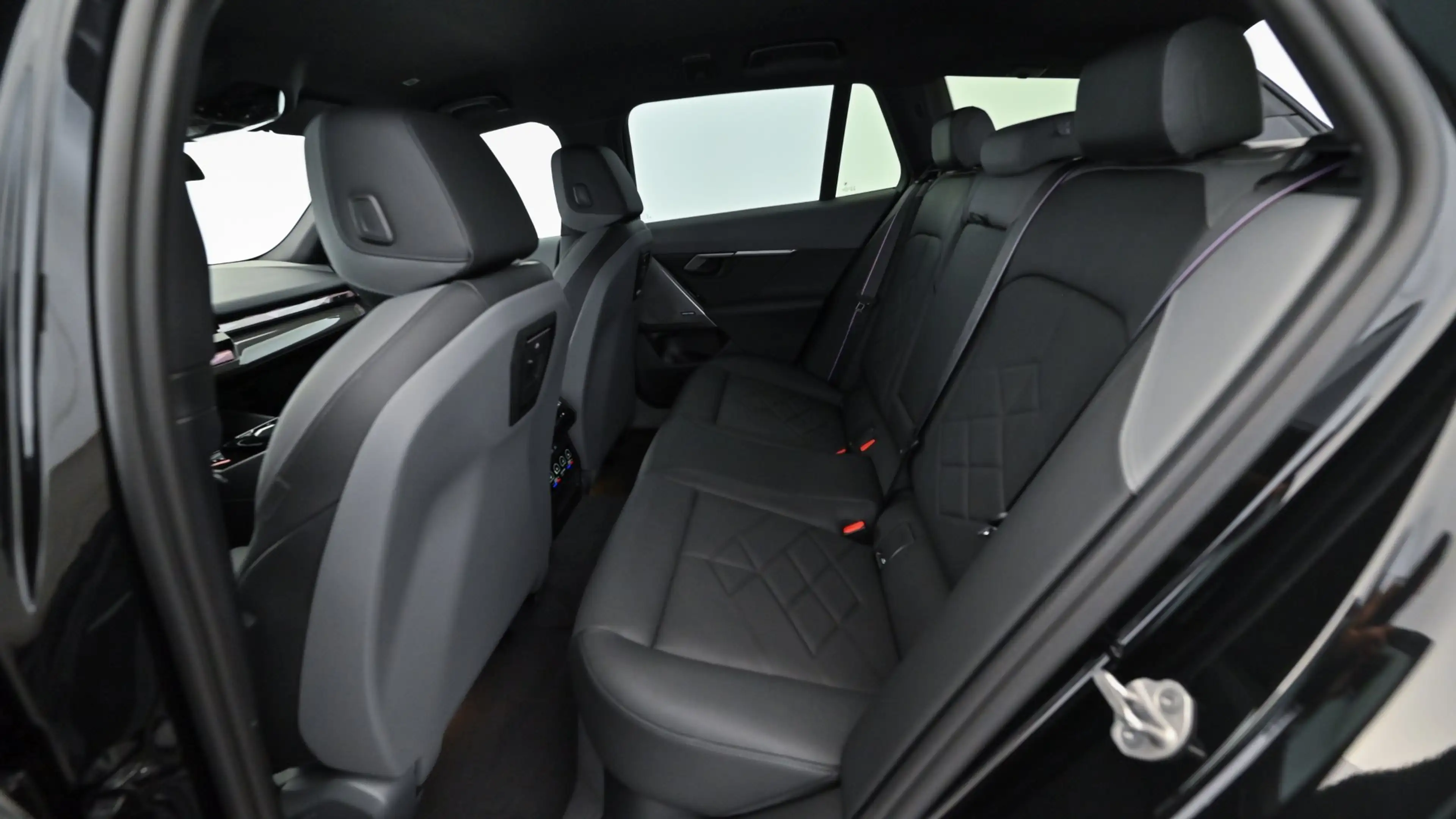 BMW 550 e xDrive M-Sportpaket Pro — photo 13