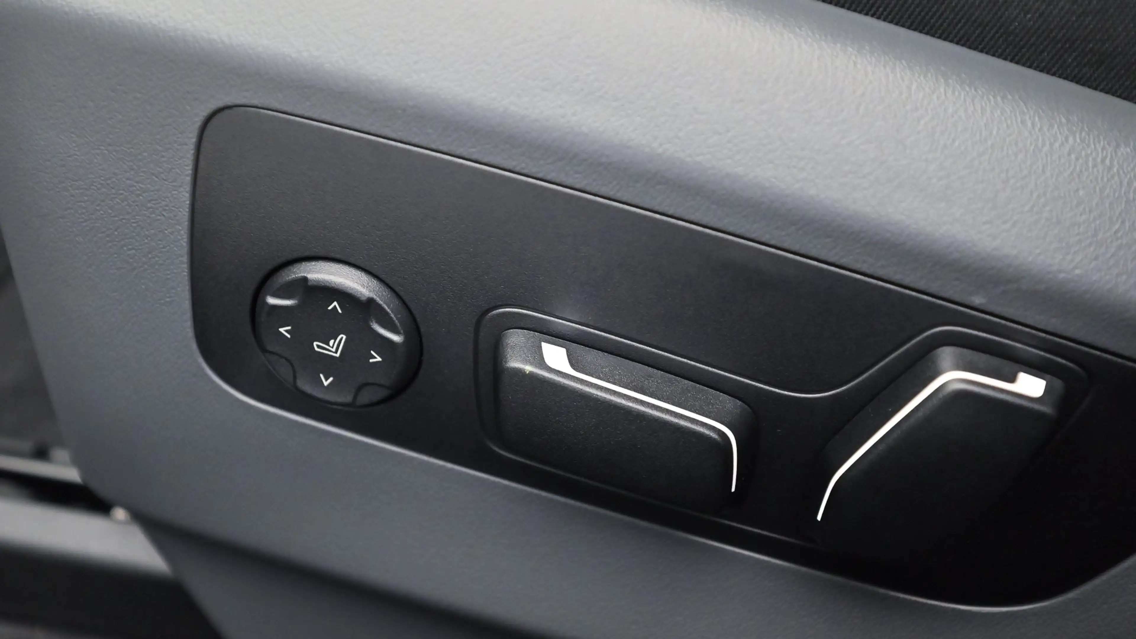 BMW 550 e xDrive M-Sportpaket Pro — photo 12