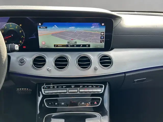 Mercedes-Benz E-Class view 11