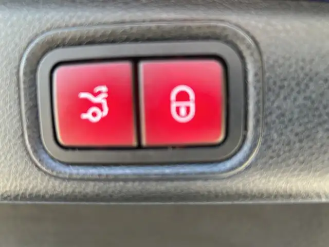 Mercedes-Benz E-Class view 16
