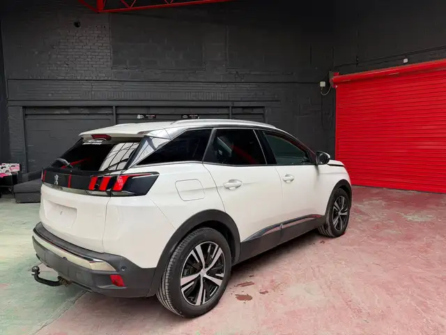Peugeot 3008 view 4