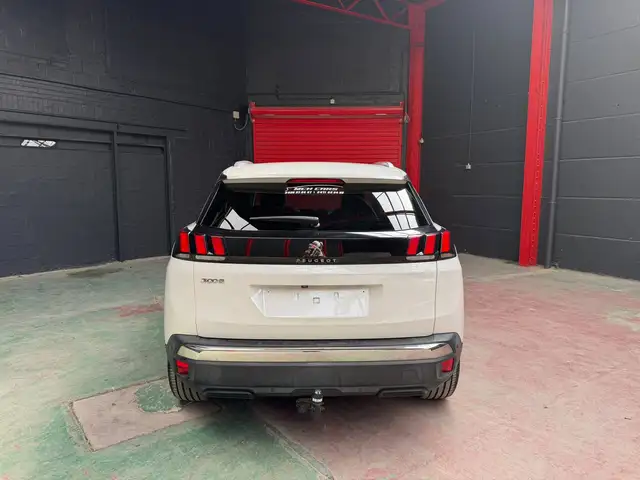 Peugeot 3008 view 3