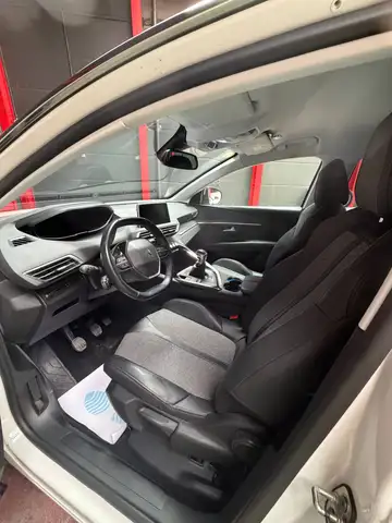 Peugeot 3008 view 8