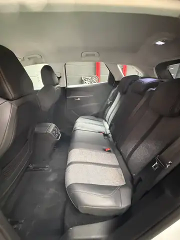 Peugeot 3008 view 11