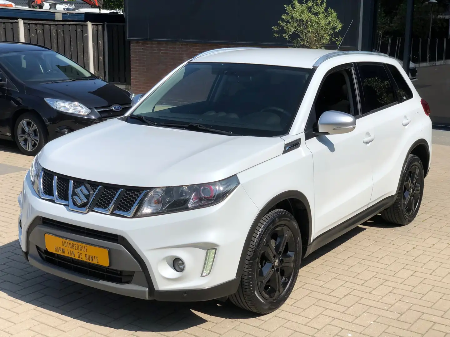 Suzuki Vitara 1.4 boosterjet 140pk automaat NAVI LED KEYLESS CRU Wit - 1