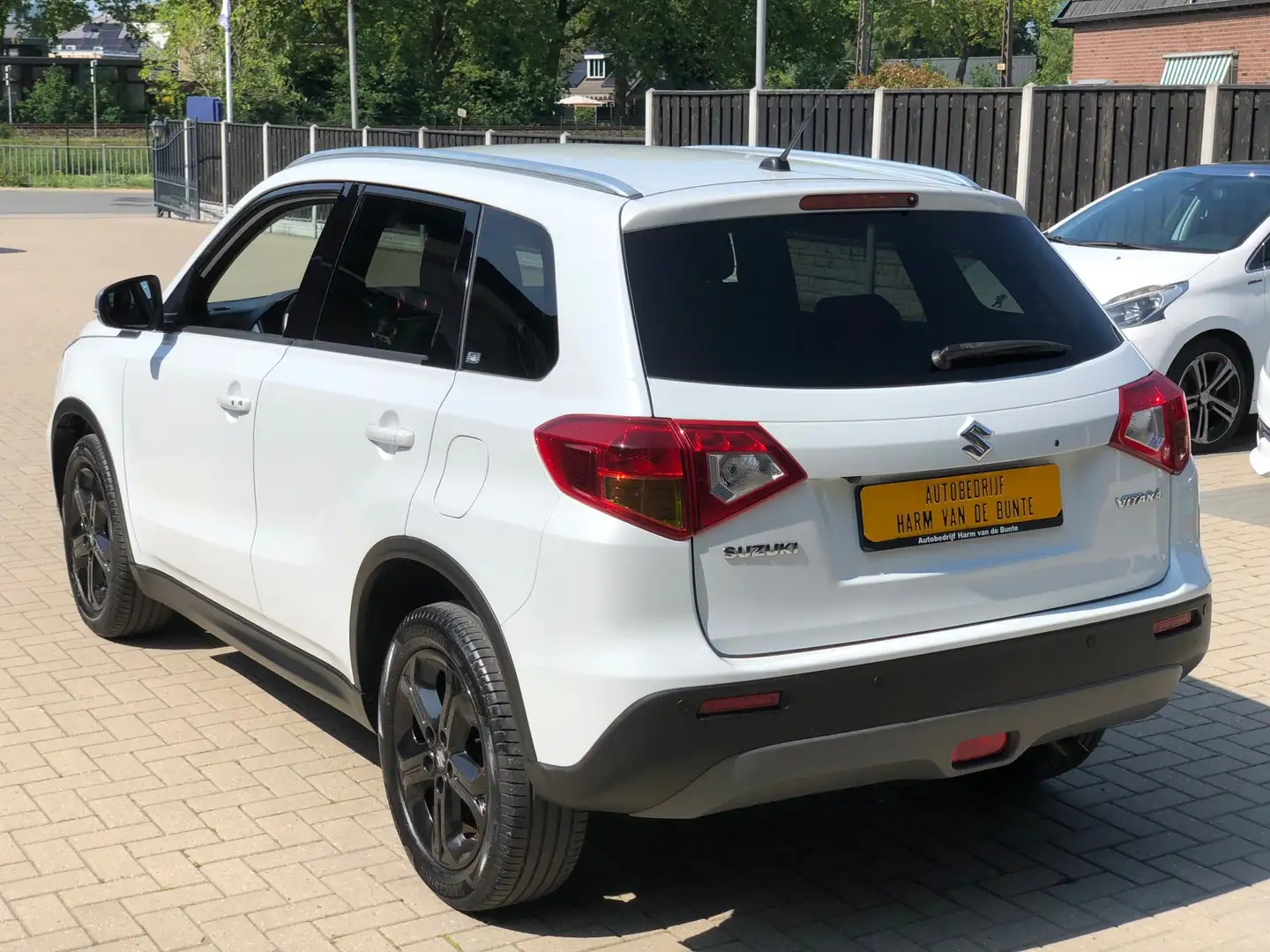 Suzuki Vitara 1.4 boosterjet 140pk automaat NAVI LED KEYLESS CRU Wit - 2