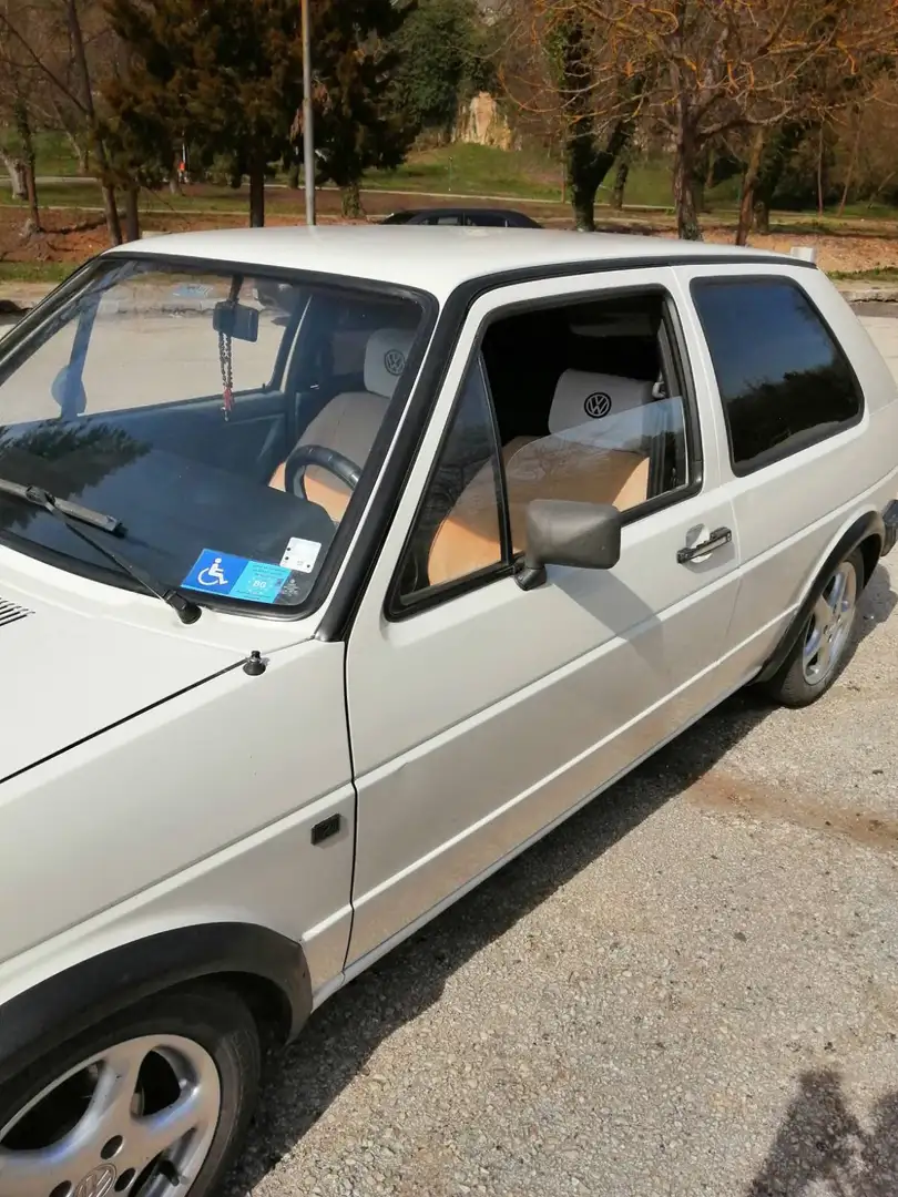 Volkswagen Golf - 1