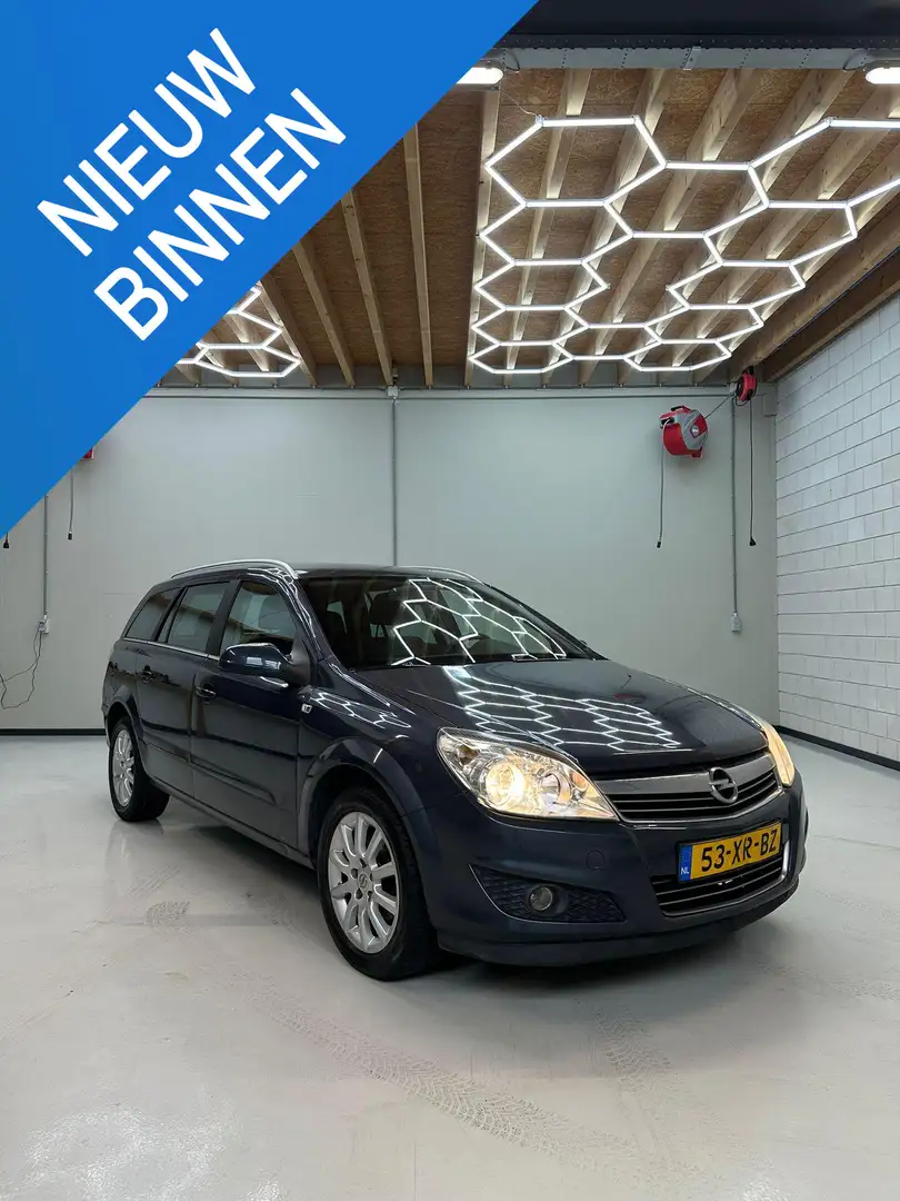 Opel Astra Wagon 1.6 Temptation Grijs - 1