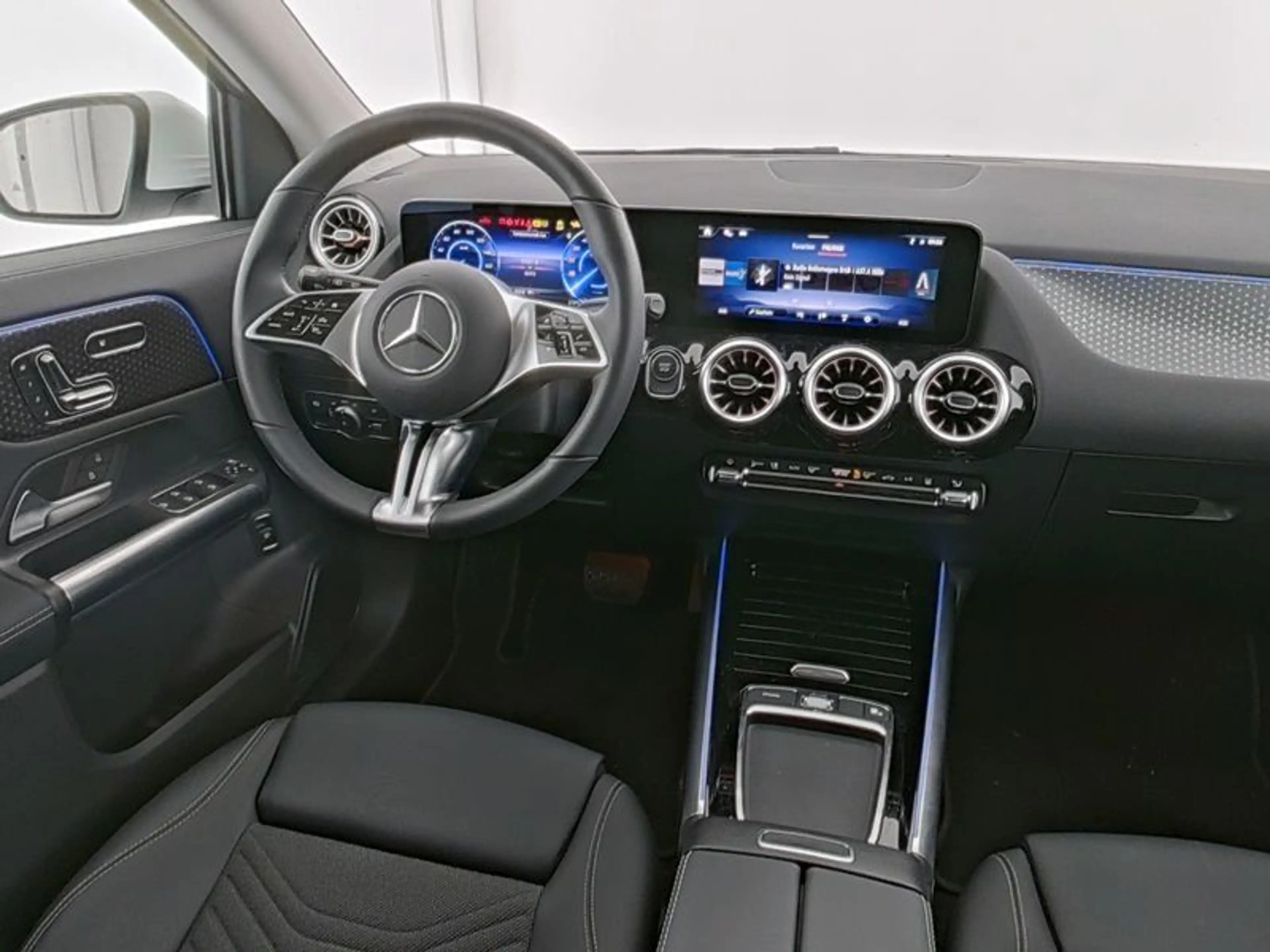 Mercedes-Benz EQA 250+ PROG-ADV MEMORY WDGS KAMERA EASYPA TOTW — photo 8