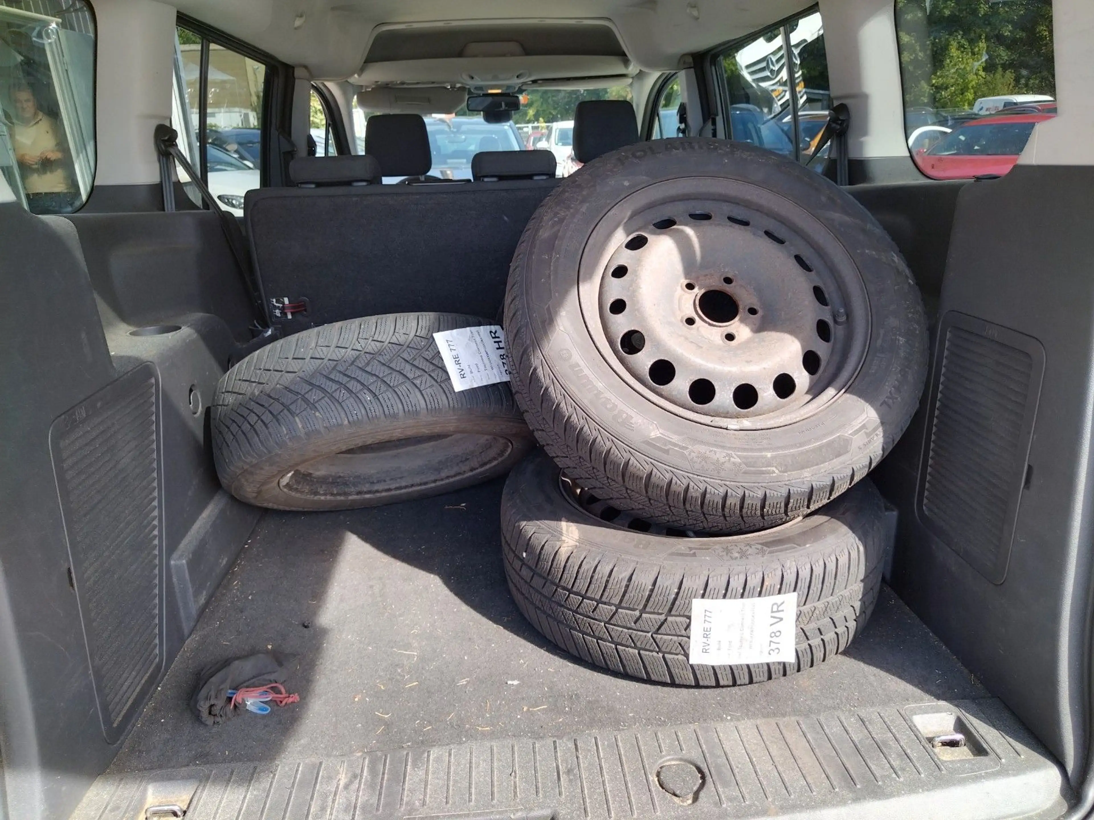 Ford Grand Tourneo Connect Trend+AUTOMATIK+KLIMA+SHZ — photo 13