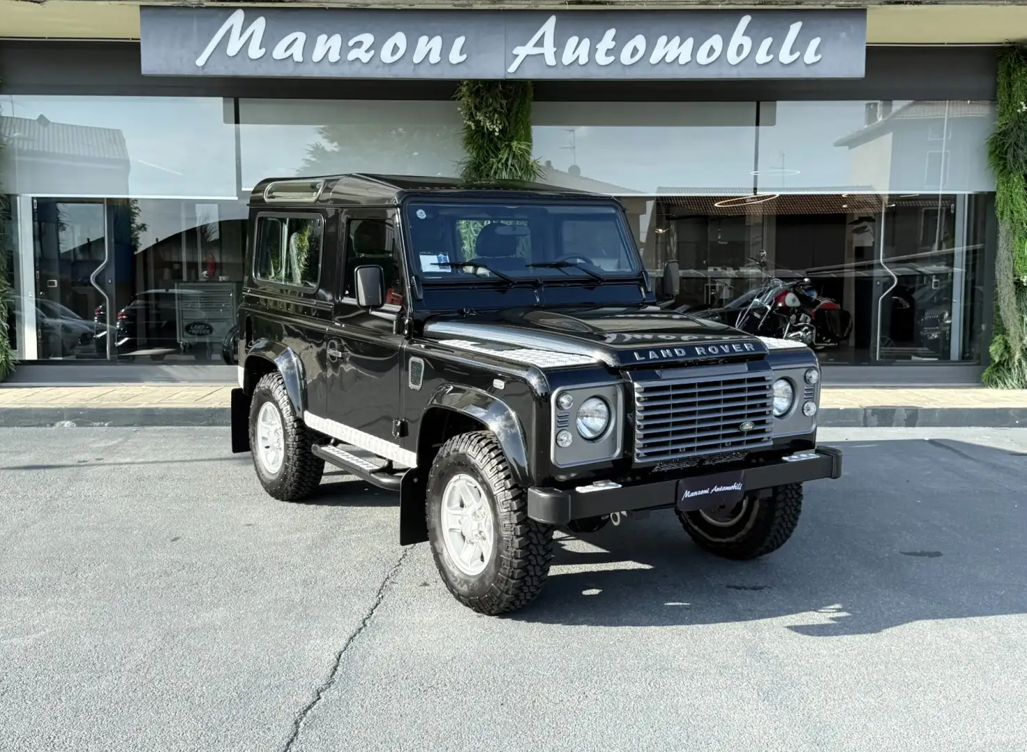 Land Rover Defender 90 2.2 TD4 Station Wagon SE NEOPATENTATI Noir - 1