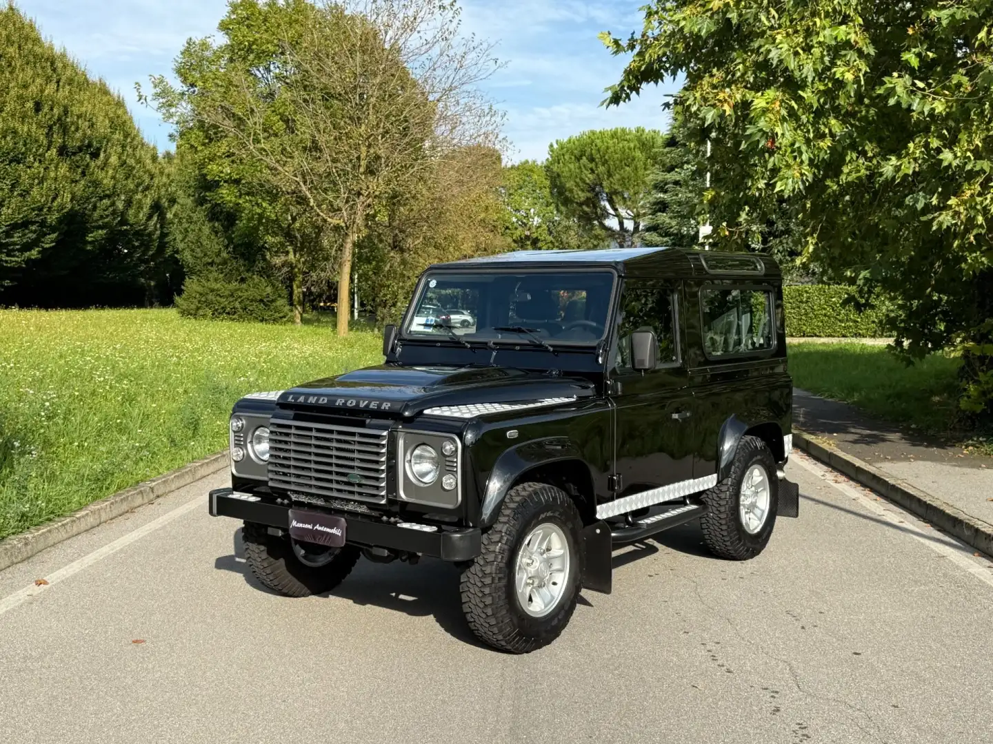 Land Rover Defender 90 2.2 TD4 Station Wagon SE NEOPATENTATI Noir - 2