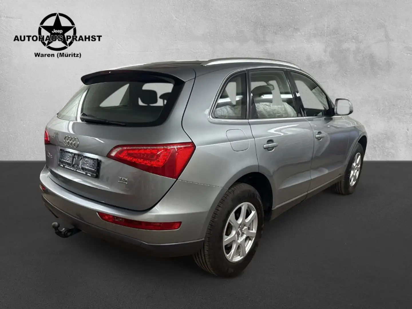 Audi Q5 2.0 TDI quattro Bi-Xenon Pano PDC Tempo AHK Grijs - 2