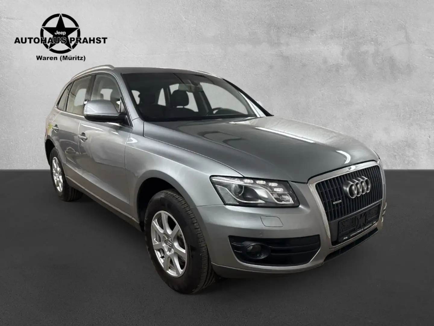 Audi Q5 2.0 TDI quattro Bi-Xenon Pano PDC Tempo AHK Grijs - 1