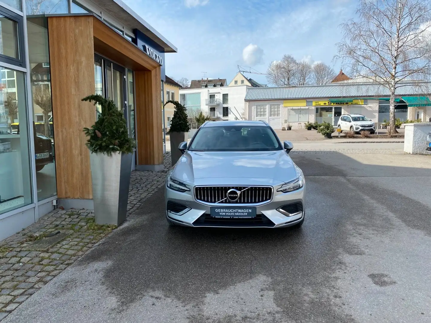 Volvo V60 Recharge T6 AWD Plug-In Inscription Express. Silber - 1