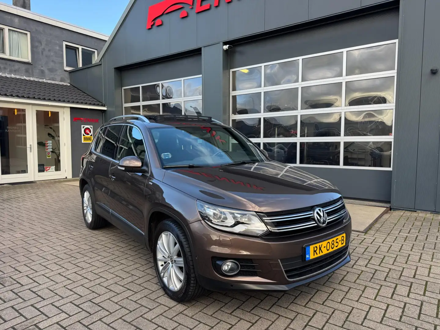 Volkswagen Tiguan 1.4 TSI R-Line Edition / Pano / LED / Trekhaak / Z Brun - 2
