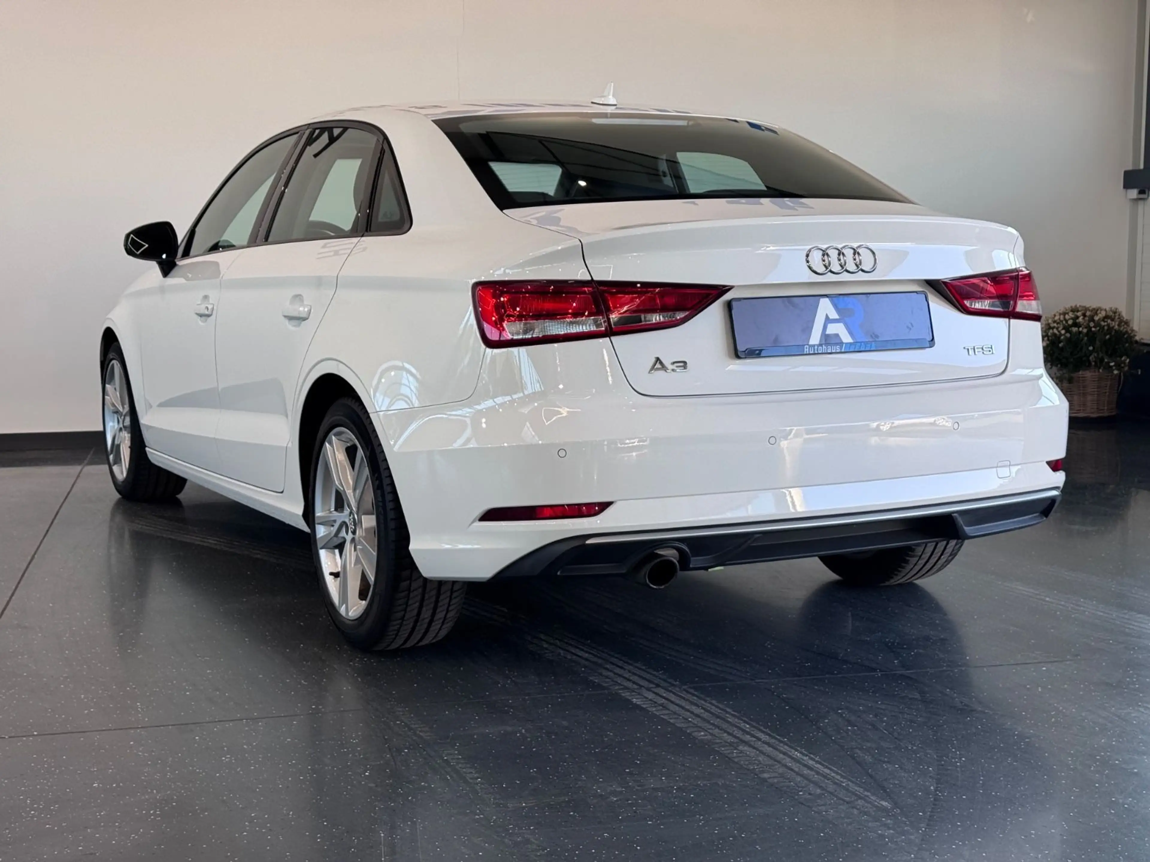 Audi A3 Limousine sport*PDC*SHZ* — photo 10