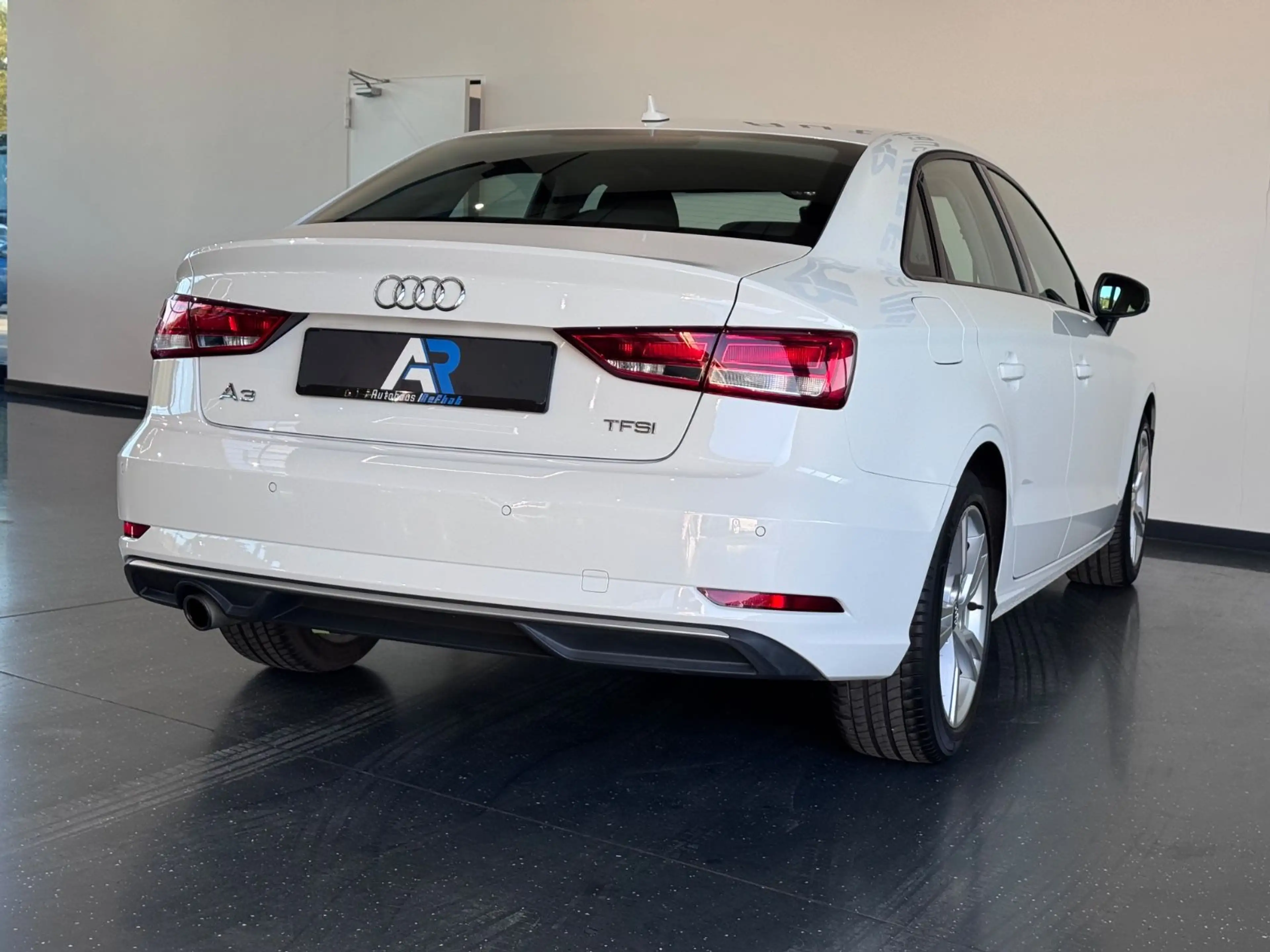Audi A3 Limousine sport*PDC*SHZ* — photo 7