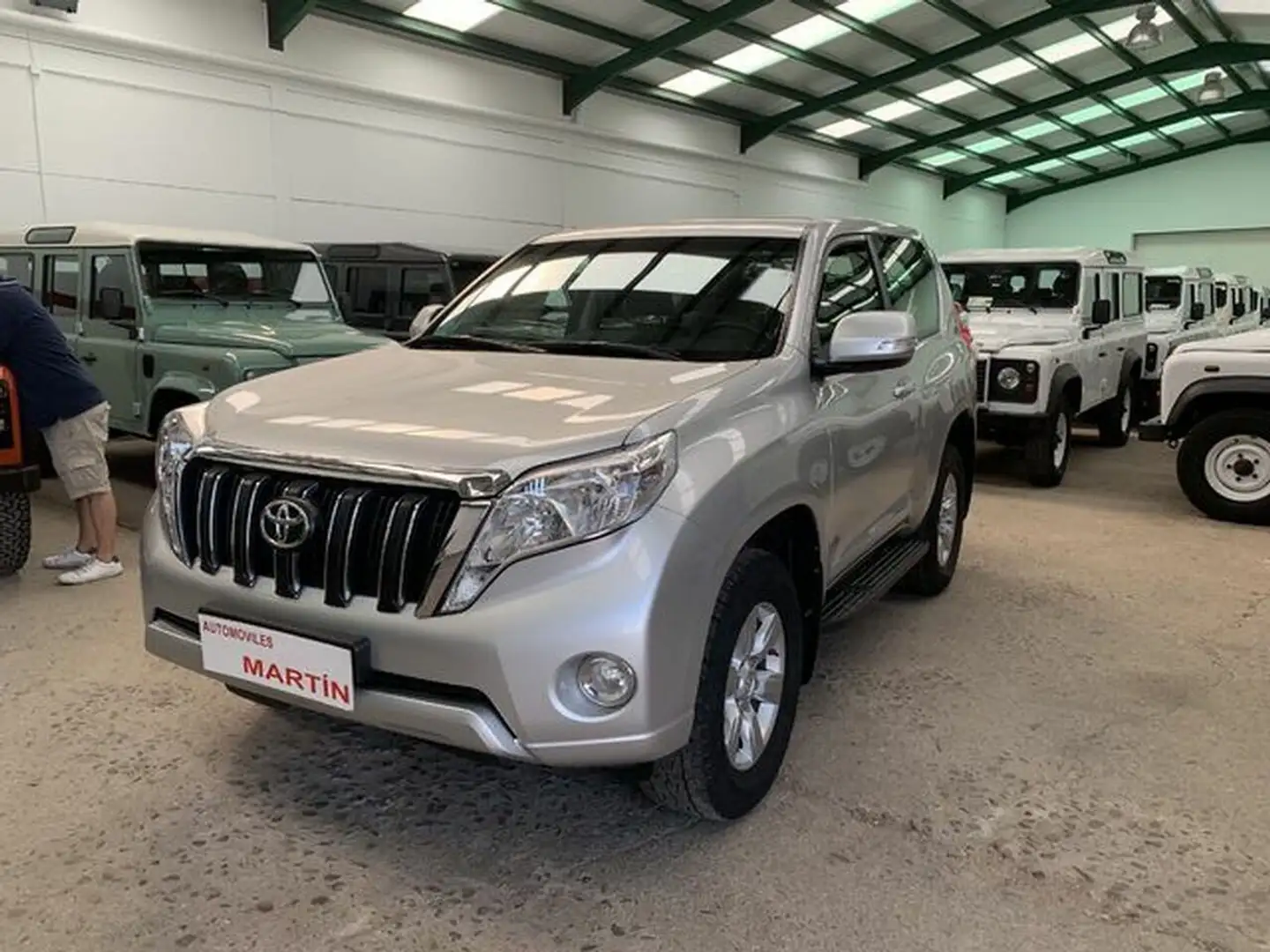 Toyota Land Cruiser D-4D VX Plateado - 2