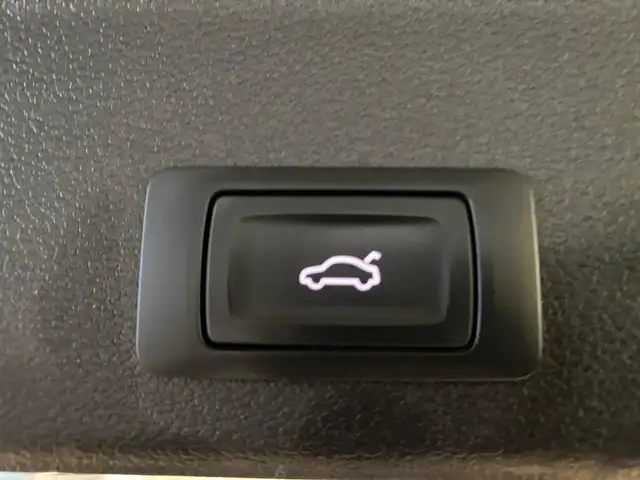 Audi A4 view 14