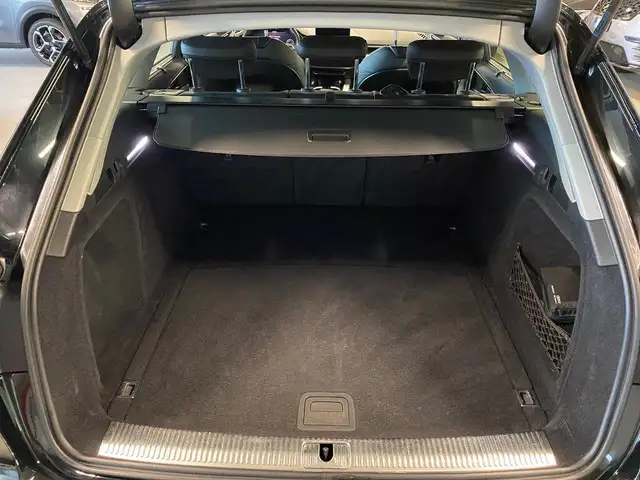 Audi A4 view 9
