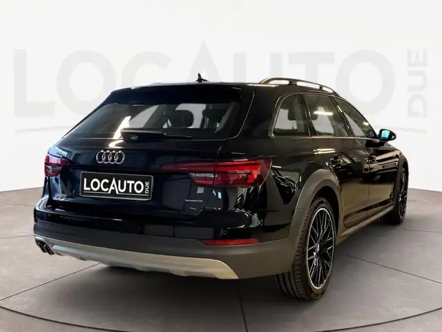 Audi A4 view 4
